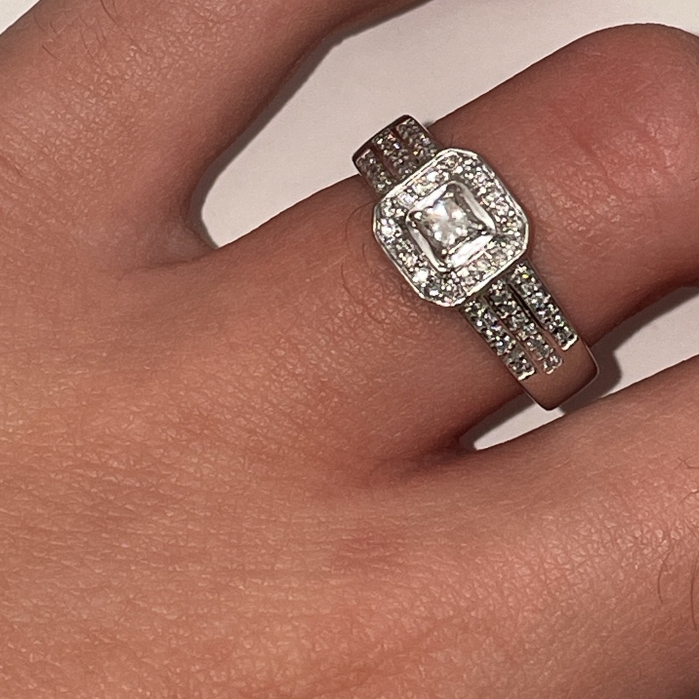 Solid Stamped 10K (not 14K ) White Gold NATURAL Princess Diamond Halo Band Ring